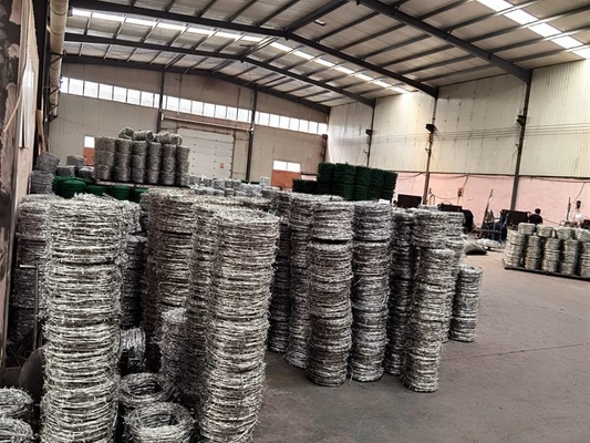 Low Carbon Steel  12 Gauge Barbed Wire Security Fence / Coiled Barbed Wire